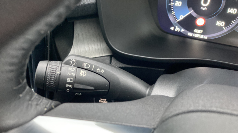 Volvo Xc40 2.0 B4P Inscription Pro 5dr Auto Petrol Estate